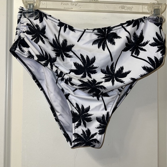 Women’s swimsuit 2 piece - Picture 4 of 5